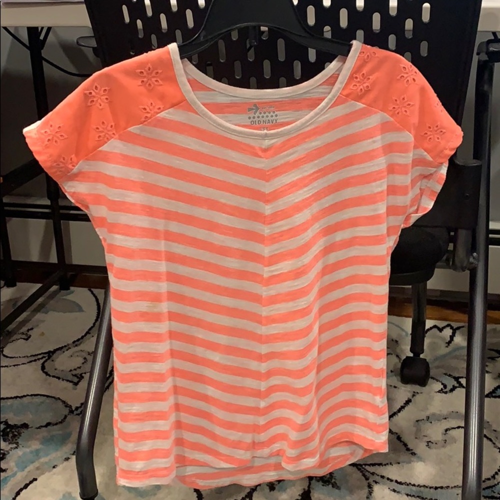Girls old navy t-shirt. Never worn